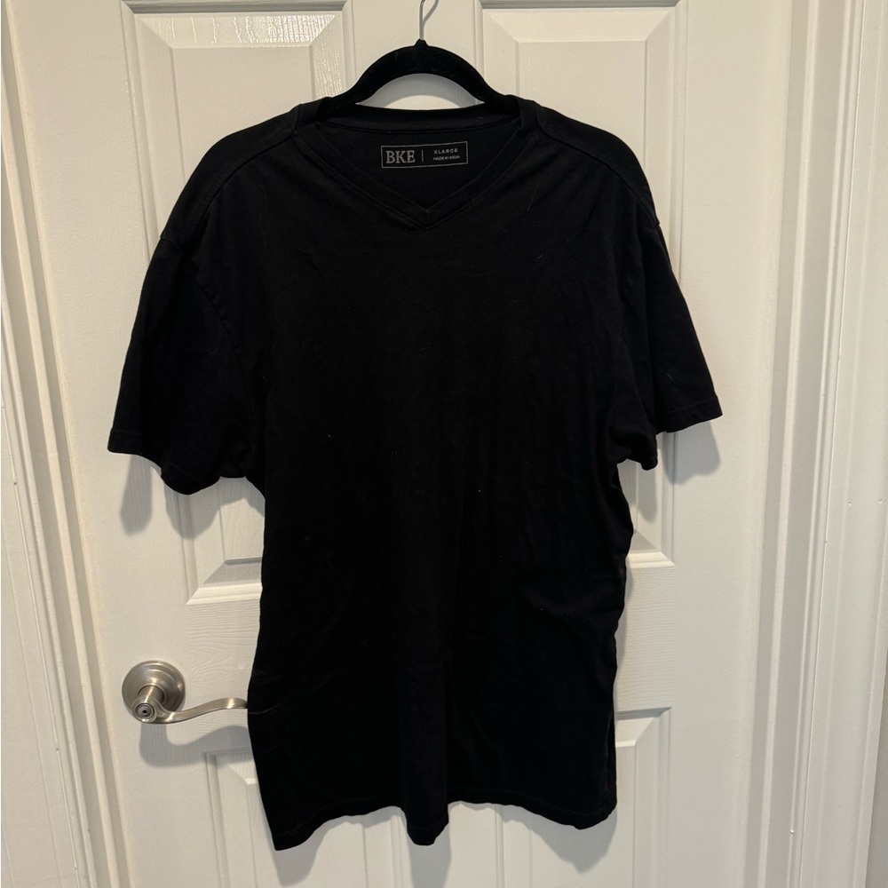 Mens BKE V Neck Tee Size XL